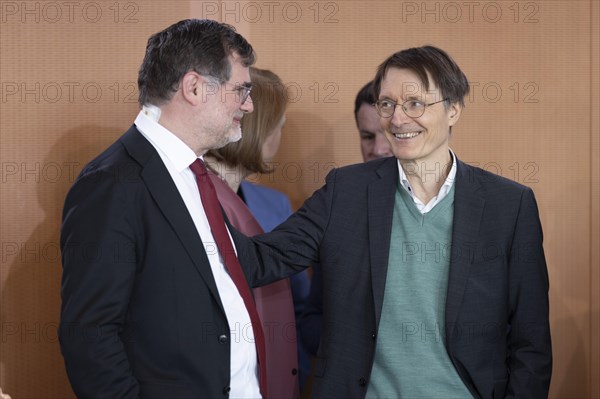 Wolfgang Schmidt, Head of the Federal Chancellery, and Karl Lauterbach, Federal Minister of Health, on the sidelines of a cabinet meeting. Berlin, 20.03.2024