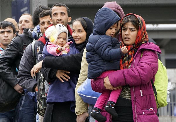 Refugees arriving at Rosenheim station, being taken to registration by federal police officers, 05/02/2016