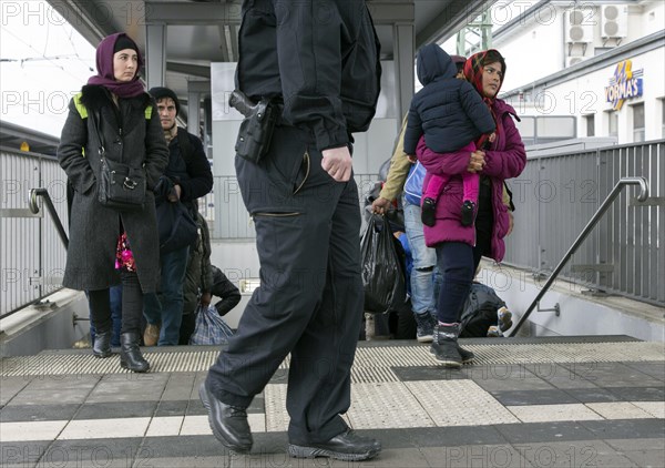 Refugees arriving at Rosenheim station, being taken to registration by federal police officers, 05/02/2016