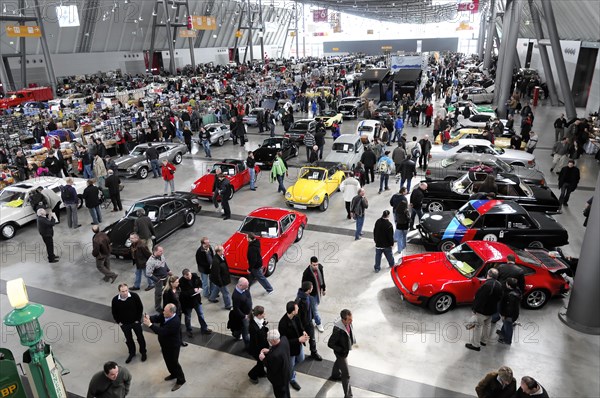 RETRO CLASSICS 2010, Stuttgart Messe, General view of a hall at a motor show with many classic cars and people, Stuttgart Messe, Stuttgart, Baden-Wuerttemberg, Germany, Europe