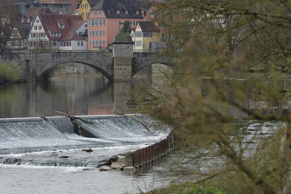 Kocherpartie in Schwaebisch Hall, Henkersbruecke, fish ladder, weir, Kocher valley, river, half-timbered house, old town, hohenlohe, heilbronn-franken, baden-wuerttemberg, germany