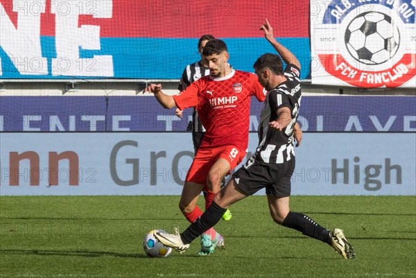 Football match, Eren DINKCI 1.FC Heidenheim left in a duel for the ball with Joe SCALLY Borussia Moenchengladbach, football stadium Voith-Arena, Heidenheim