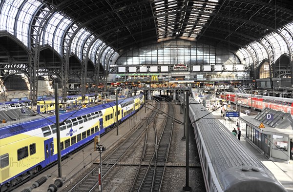 View over platforms with trains and passengers in a large station concourse, Hamburg, Hanseatic City of Hamburg, Germany, Europe