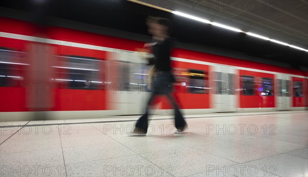 Underground arriving S-Bahn, train, class 420 in traffic red, platform, stop, station city centre, public transport, movement effect, traveller, Stuttgart, Baden-Wuerttemberg, Germany, Europe