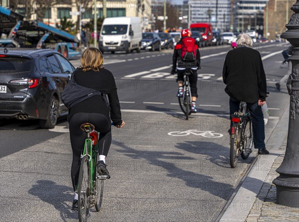 Combined bus and cycle lane, Unter den Linden Palace Bridge, Berlin-Mitte, Germany, Europe