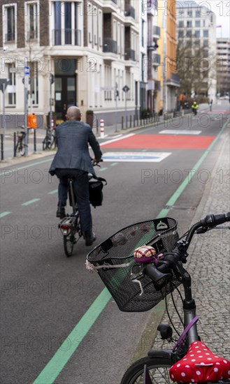 Symbolic photo on the subject of bicycle lanes in Berlin, Niederwallstrasse and Hausvogteiplatz, Berlin-Mitte, Germany, Europe