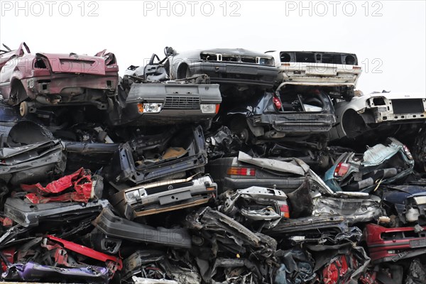 Junkyard, A large pile of crushed car wrecks in various colours, Hamburg, Hanseatic City of Hamburg, Germany, Europe
