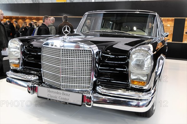RETRO CLASSICS 2010, Stuttgart Trade Fair Centre, front view of a Mercedes-Benz classic car with striking grille and luxurious appearance, Mercedes-Benz 600 Pullman, Stuttgart Trade Fair Centre, Stuttgart, Baden-Wuerttemberg, Germany, Europe