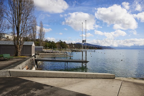 Small jetties in Lake Geneva and the bathing area in the Ouchy neighbourhood, Lausanne, Lausanne district, Vaud, Switzerland, Europe