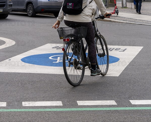 Symbolic photo on the subject of bicycle lanes in Berlin, Niederwallstrasse and Hausvogteiplatz, Berlin-Mitte, Germany, Europe