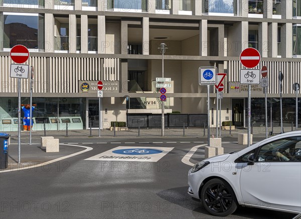 Symbolic photo on the subject of bicycle lanes in Berlin, Niederwallstrasse and Hausvogteiplatz, Berlin-Mitte, Germany, Europe