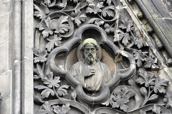 St Peter's Church, parish church, construction began in 1310, Moenckebergstrasse, stone sculpture of Jesus surrounded by filigree foliage on a cathedral, Hamburg, Hanseatic City of Hamburg, Germany, Europe