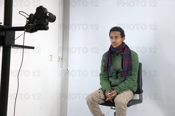 A fugitive is photographed at the Federal Police in Passau during the identification procedure, 05/02/2016