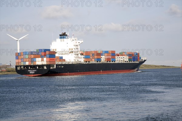 Shipping, Nieuwe Waterweg, ship canal between Maasluis and Hook of Holland, Netherlands