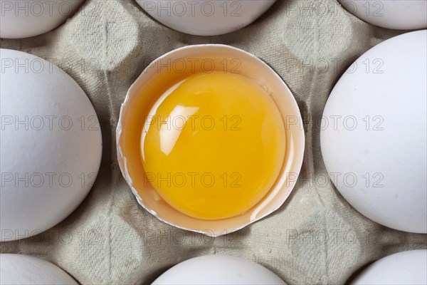 Eggs and egg yolks in an egg carton, 14/03/2015