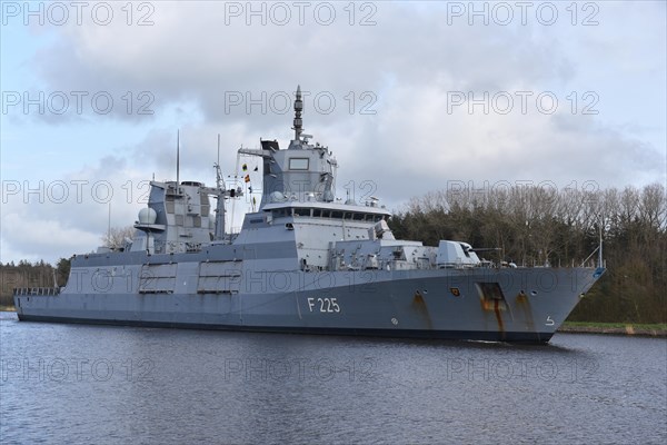 Frigate F 225, warship sailing in the Kiel Canal, Kiel Canal, Schleswig-Holstein, Germany, Europe