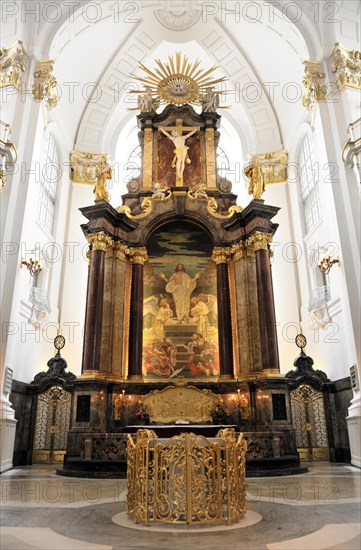 Michaeliskirche, Michel, baroque church St. Michaelis, first start of construction 1647- 1750, baroque altar with golden decorations and a painting in a church, Hamburg, Hanseatic City of Hamburg, Germany, Europe