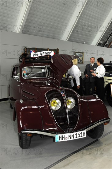 RETRO CLASSICS 2010, Stuttgart Messe, A well-kept dark red classic vintage car with open bonnet and 'Vive la France' sign, Stuttgart Messe, Stuttgart, Baden-Wuerttemberg, Germany, Europe