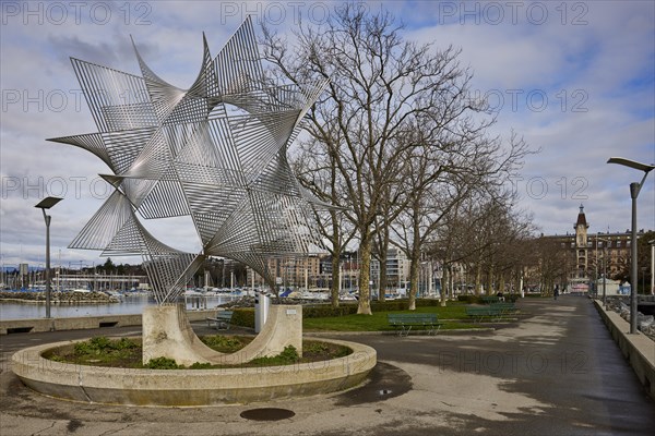 Art object Ouverture au Monde by the artist Angel Duarte and waterfront promenade in the Ouchy neighbourhood, Lausanne, district of Lausanne, Vaud, Switzerland, Europe