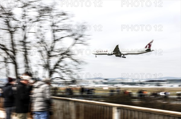 A Qatar Airwas aircraft on approach to land at Frankfurt Airport, 17/03/2024