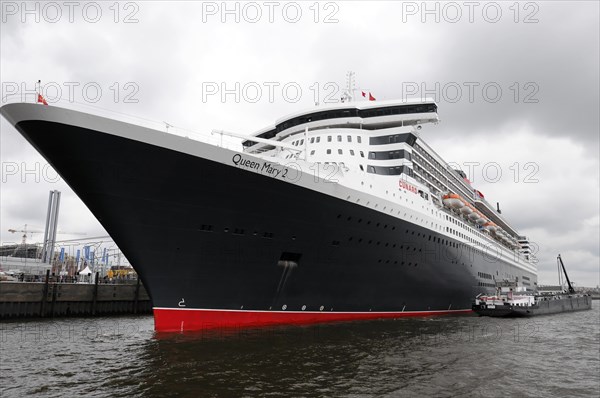 The Queen Mary 2 docks in the harbour, with focus on the bow of the ship, Hamburg, Hanseatic City of Hamburg, Germany, Europe