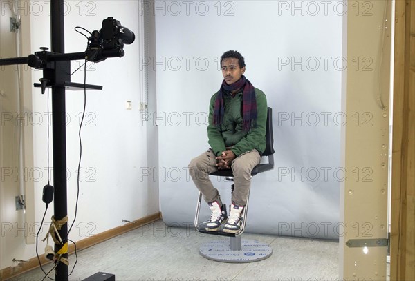 A fugitive is photographed at the Federal Police in Passau during the identification procedure, 05/02/2016