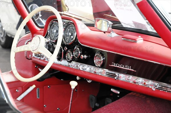 RETRO CLASSICS 2010, Stuttgart Messe, Stuttgart, Baden-Wuerttemberg, Germany, Europe, classic car, Mercedes-Benz 300 SL, close-up of the steering wheel and dashboard of a classic car, Europe