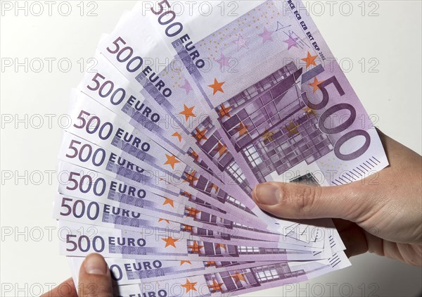 Bundle of money with EUR500 notes, 08/01/2015