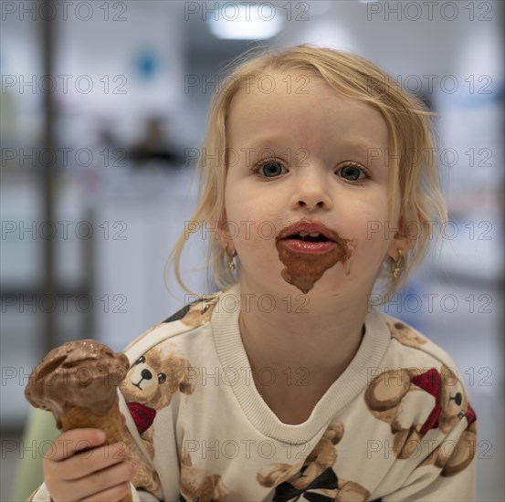 Indoor photo, girl, 2-3 years, blonde, eating chocolate ice cream, ice cream, waffle, mouth smeared, Stuttgart, Baden-Wuerttemberg, Germany, Europe