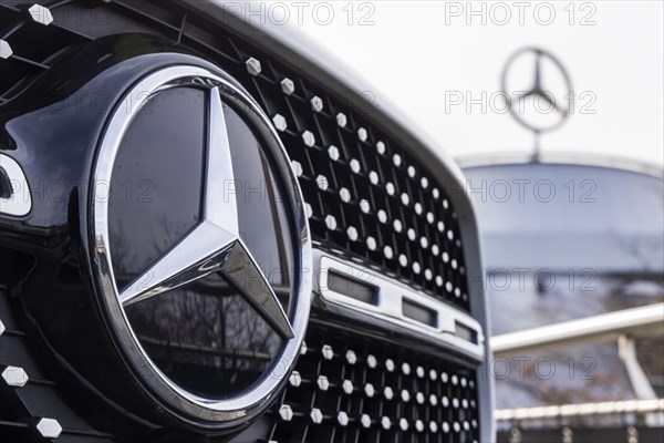 Mercedes, radiator grille and Mercedes star on a modern vehicle, in the background the Mercedes Benz World, customer centre and car dealership in Bad Cannstatt, Baden-Wuerttemberg, Germany, Europe
