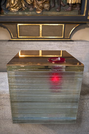 Modern glass tabernacle, St Clare's Church, Koenigstrasse 66, Nuremberg, Middle Franconia, Bavaria, Germany, Europe