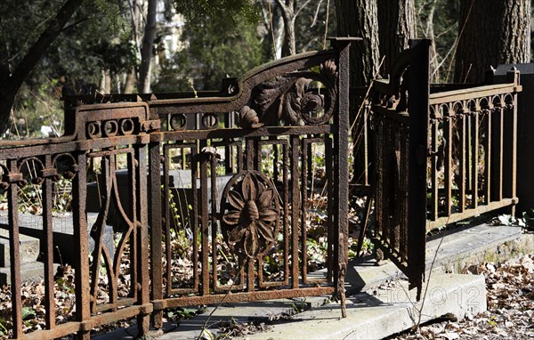 Rusty grave fences, Kirchof 1 of the Evangelische Georgen-Parochialgemeinde, Greisfswalder Strasse, Berlin, Germany, Europe