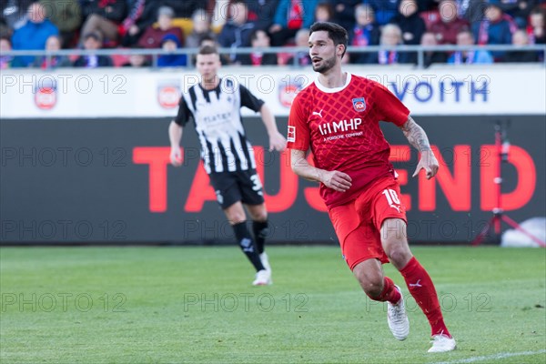 Football match, Tim KLEINDIENST 1.FC Heidenheim late in the run, Voith-Arena football stadium, Heidenheim