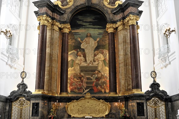 Michaeliskirche, Michel, baroque church St. Michaelis, first construction start 1647- 1750, opulent church altar with paintings and rich decorations in baroque design, Hamburg, Hanseatic City of Hamburg, Germany, Europe