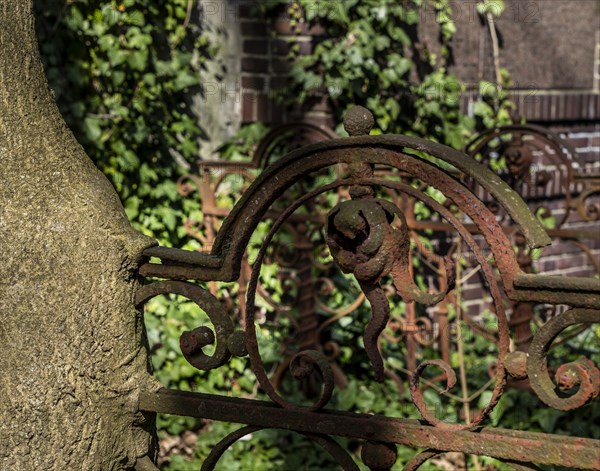 Rusty grave fences, Kirchof 1 of the Evangelische Georgen-Parochialgemeinde, Greisfswalder Strasse, Berlin, Germany, Europe