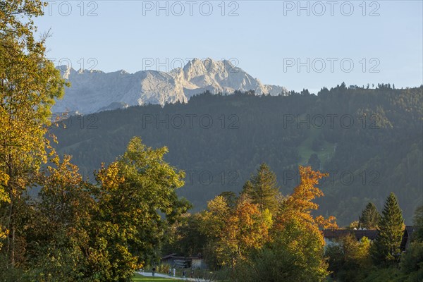 Loisach Wetterstein range and Dreitorspitze in the evening light, Garmisch-Partenkirchen, Werdenfelser Land, Upper Bavaria, Bavaria, Germany, Europe