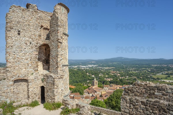 Ruins of Grimaud Castle with a view of the village of Grimaud, in the background the hills of the Massif des Maures, Grimaud-Village, Var, Provence-Alpes-Cote d'Azur, France, Europe