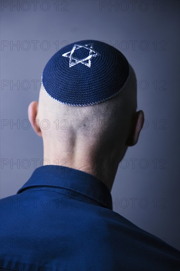 Jewish man wearing a kippa with a Star of David on his head, back view, studio shot, Germany, Europe