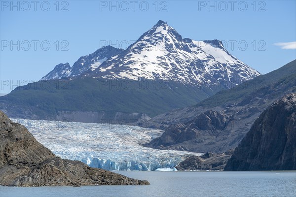 Glacier, Lago Grey, Torres del Paine National Park, Parque Nacional Torres del Paine, Cordillera del Paine, Towers of the Blue Sky, Region de Magallanes y de la Antartica Chilena, Ultima Esperanza Province, UNESCO Biosphere Reserve, Patagonia, End of the World, Chile, South America