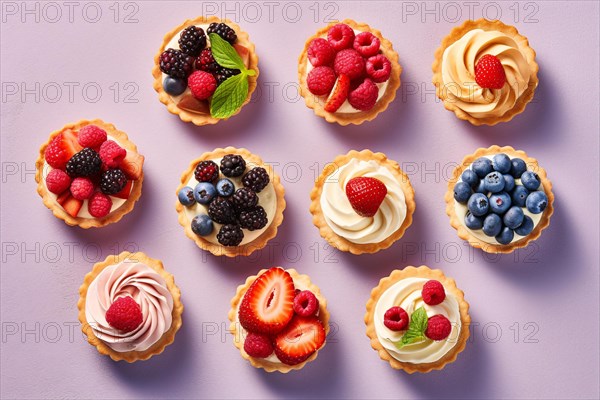 Top viee of tartlets with cream and fruits on violet background. KI generiert, generiert, AI generated