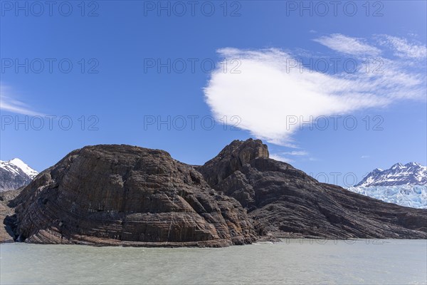 Folded rock layers, glaciers, Lago Grey, Torres del Paine National Park, Parque Nacional Torres del Paine, Cordillera del Paine, Towers of the Blue Sky, Region de Magallanes y de la Antartica Chilena, Ultima Esperanza Province, UNESCO Biosphere Reserve, Patagonia, End of the World, Chile, South America