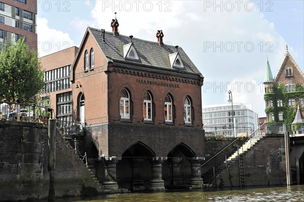 Historic brick house on the banks of a river with reflections in the water, Hamburg, Hanseatic City of Hamburg, Germany, Europe