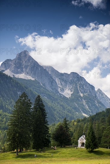 Maria Koenigin Chapel on Lake Lautersee, near Mittenwald, Werdenfelser Land, Upper Bavaria, Bavaria, Germany, Europe