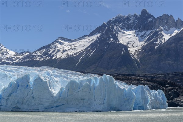 Glacier, Lago Grey, Andes mountain range, Torres del Paine National Park, Parque Nacional Torres del Paine, Cordillera del Paine, Towers of the Blue Sky, Region de Magallanes y de la Antartica Chilena, Ultima Esperanza province, UNESCO biosphere reserve, Patagonia, end of the world, Chile, South America