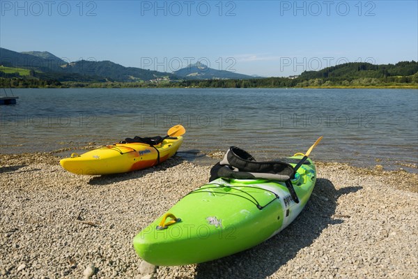 Kayaks, Lake Ammer, near Herrsching am Lake Ammer, Fuenfseenland, Upper Bavaria, Bavaria, Germany, Europe