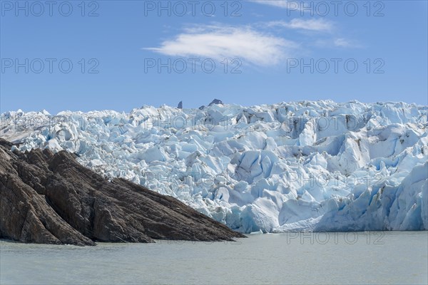 Glacier, Lago Grey, Torres del Paine National Park, Parque Nacional Torres del Paine, Cordillera del Paine, Towers of the Blue Sky, Region de Magallanes y de la Antartica Chilena, Ultima Esperanza Province, UNESCO Biosphere Reserve, Patagonia, End of the World, Chile, South America