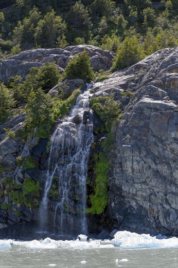 Waterfall, Lago Grey, Torres del Paine National Park, Parque Nacional Torres del Paine, Cordillera del Paine, Towers of the Blue Sky, Region de Magallanes y de la Antartica Chilena, Ultima Esperanza Province, UNESCO Biosphere Reserve, Patagonia, End of the World, Chile, South America