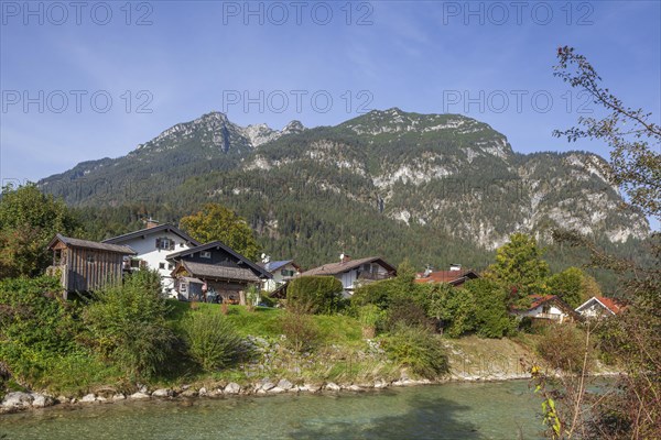 Loisach with houses and Kramer massif, Garmisch-Partenkirchen, Werdenfelser Land, Upper Bavaria, Bavaria, Germany, Europe