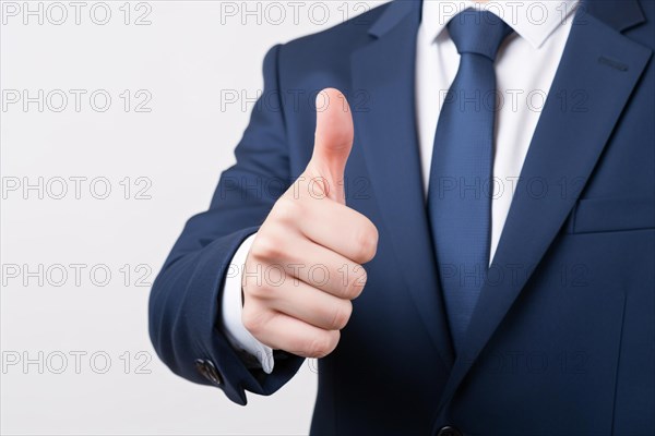 Man in business suit giving thubs up in front of white studio background. KI generiert, generiert, AI generated