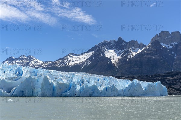 Glacier, Lago Grey, Andes mountain range, Torres del Paine National Park, Parque Nacional Torres del Paine, Cordillera del Paine, Towers of the Blue Sky, Region de Magallanes y de la Antartica Chilena, Ultima Esperanza province, UNESCO biosphere reserve, Patagonia, end of the world, Chile, South America